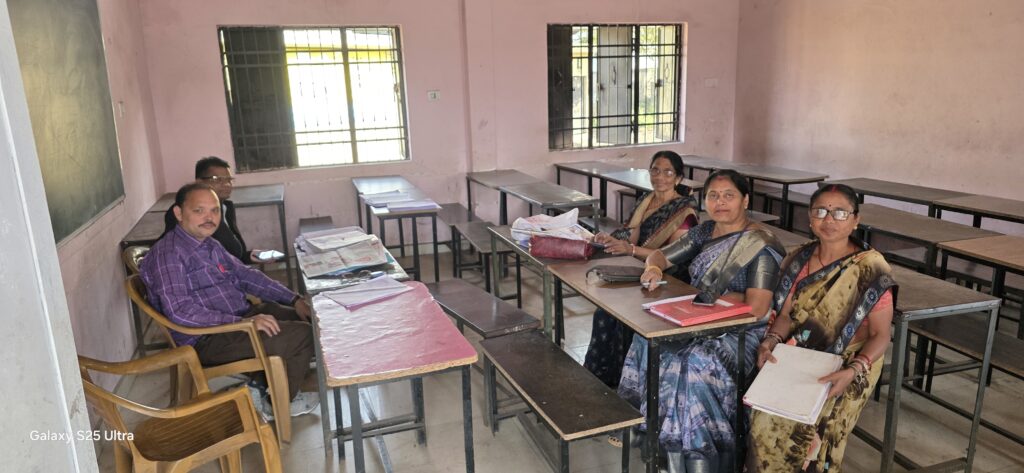 छत्तीसगढ़ में मतदाता सूची पुनः निरीक्षण अभियान तेज नगर पालिका निगम बिरगांव (नगर उरकुरा) में BLO टीम का गहन पुनरीक्षण
