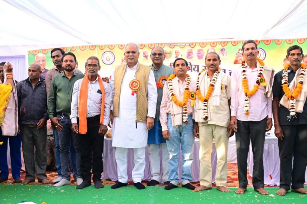 चौपाल न्यूज इन | रायपुर, छत्तीसगढ़ (चन्द्रखुरी)छत्तीसगढ़ मनवा कुर्मी क्षत्रिय समाज का 80वां राज्य अधिवेशन भव्य रूप से संपन्न