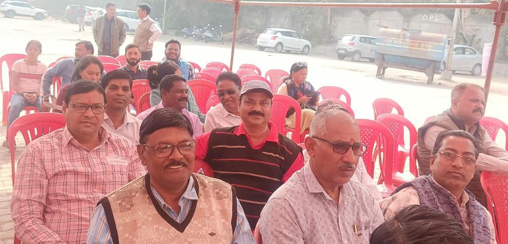 चौपाल न्यूज इन | रायपुर, छत्तीसगढ़ ताज़ा खबर: मोदी की गारंटी पूरी कराने आज दूसरे दिन भी कर्मचारियों का कलम बंद–काम बंद आंदोलन जारी