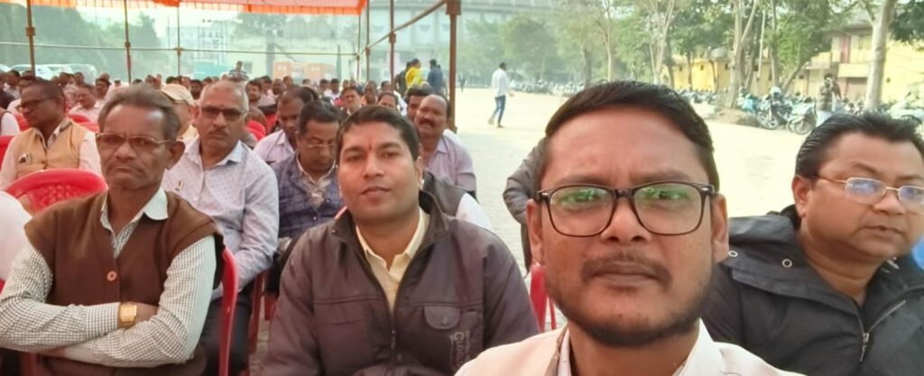 चौपाल न्यूज इन | रायपुर, छत्तीसगढ़ ताज़ा खबर: मोदी की गारंटी पूरी कराने आज दूसरे दिन भी कर्मचारियों का कलम बंद–काम बंद आंदोलन जारी