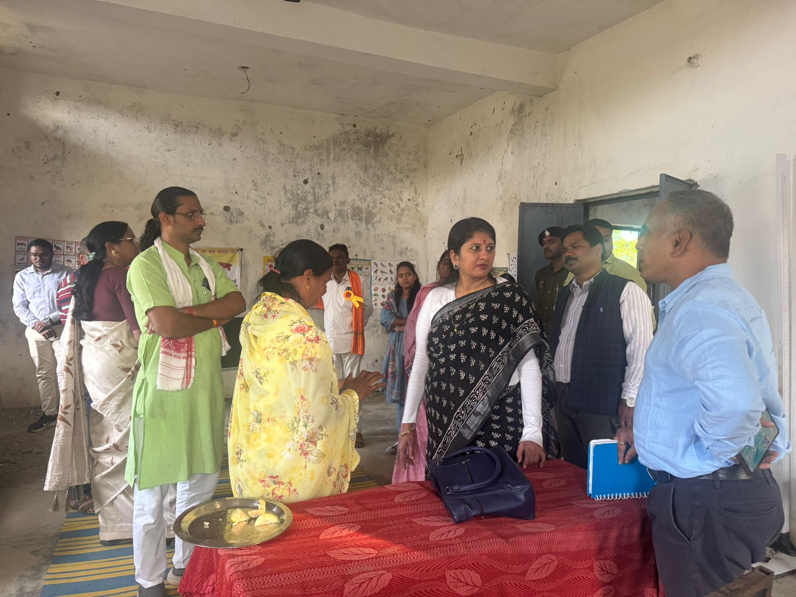 बाल अधिकारों की सुरक्षा की दिशा में ठोस पहलबाल आयोग की सख्ती से बदली कसलोड आंगनबाड़ी केंद्र की तस्वीरजर्जर से सुरक्षित तक: डॉ. वर्णिका शर्मा के निर्देश पर आंगनबाड़ी में त्वरित सुधार
