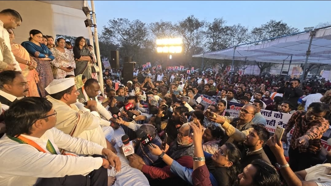 भिलाई को बिकने नहीं देंगे : सत्याग्रह मंच पर जनता बनाम बीएसपी प्रबंधन, विधायक देवेंद्र यादव का निर्णायक ऐलान