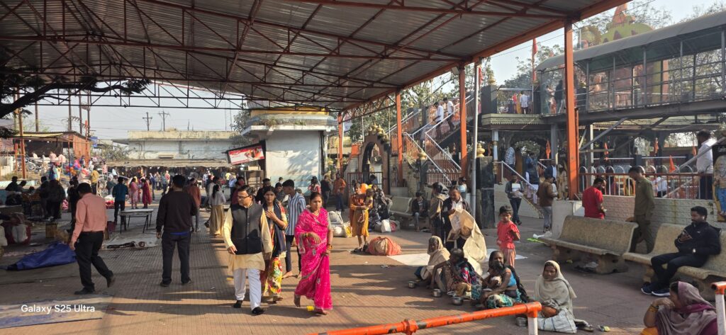 नव वर्ष 2026: बिरगांव के रावाभाठ बंजारी मंदिर में सुबह से श्रद्धालुओं की भीड़, माता के दर्शन से हुआ नए साल का आगाज