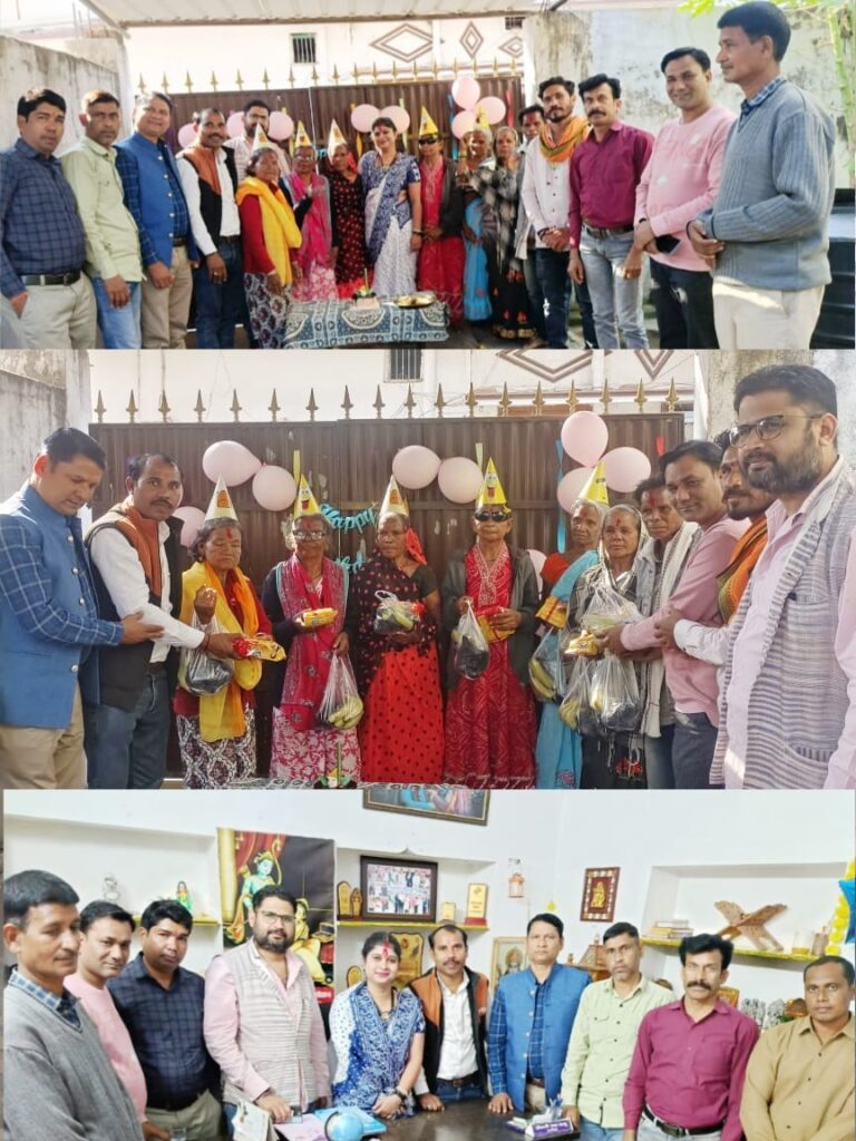 नव वर्ष पर सामाजिक युवाओं ने वृद्धजनों संग बांटी खुशियां महासमुंद के वृद्धजन सेवा सदन पहुंचकर दिया सेवा भाव का संदेश