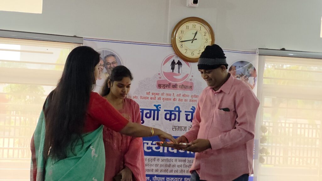 बुजुर्गों के आशीर्वाद और बच्चों की मुस्कान से सजा संस्कारों का उत्सवकोपलवाणी सेमरिया में बुजुर्गों की चौपाल का 10वां स्थापना दिवस गरिमामय रूप से संपन्न