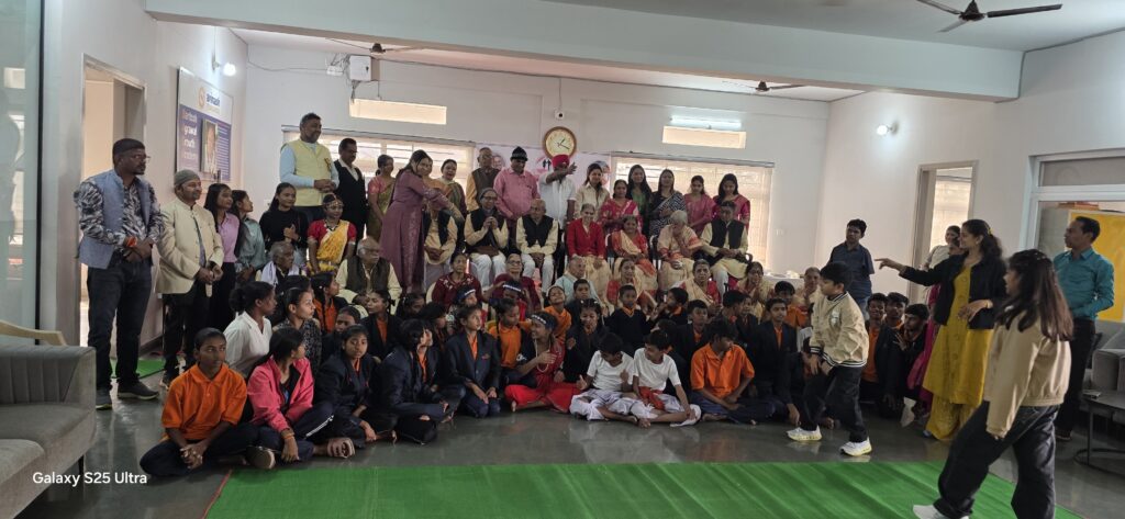 बुजुर्गों के आशीर्वाद और बच्चों की मुस्कान से सजा संस्कारों का उत्सवकोपलवाणी सेमरिया में बुजुर्गों की चौपाल का 10वां स्थापना दिवस गरिमामय रूप से संपन्न