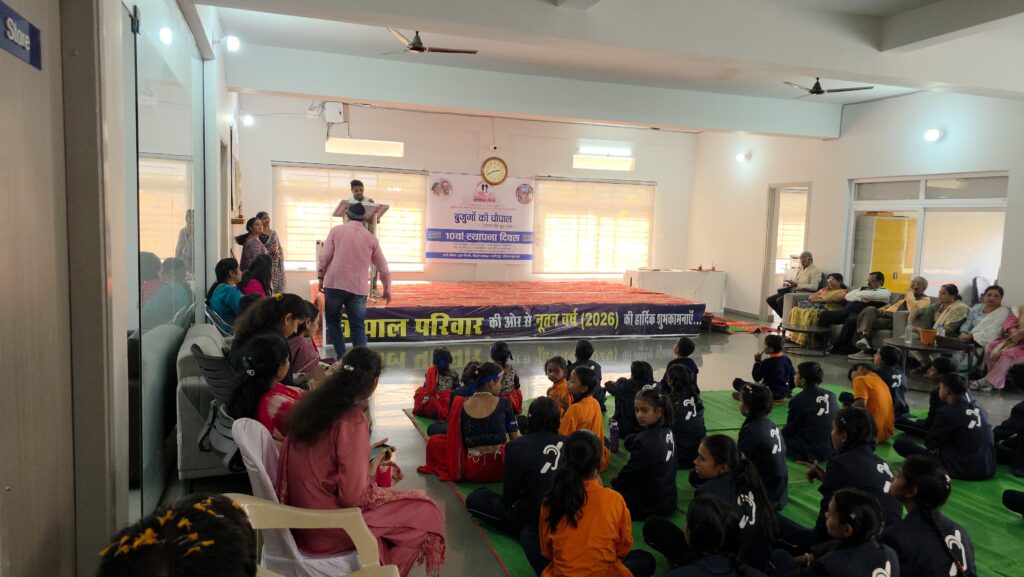 बुजुर्गों के आशीर्वाद और बच्चों की मुस्कान से सजा संस्कारों का उत्सवकोपलवाणी सेमरिया में बुजुर्गों की चौपाल का 10वां स्थापना दिवस गरिमामय रूप से संपन्न