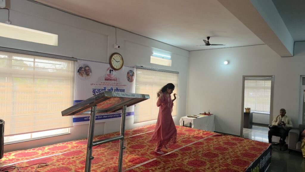 बुजुर्गों के आशीर्वाद और बच्चों की मुस्कान से सजा संस्कारों का उत्सवकोपलवाणी सेमरिया में बुजुर्गों की चौपाल का 10वां स्थापना दिवस गरिमामय रूप से संपन्न