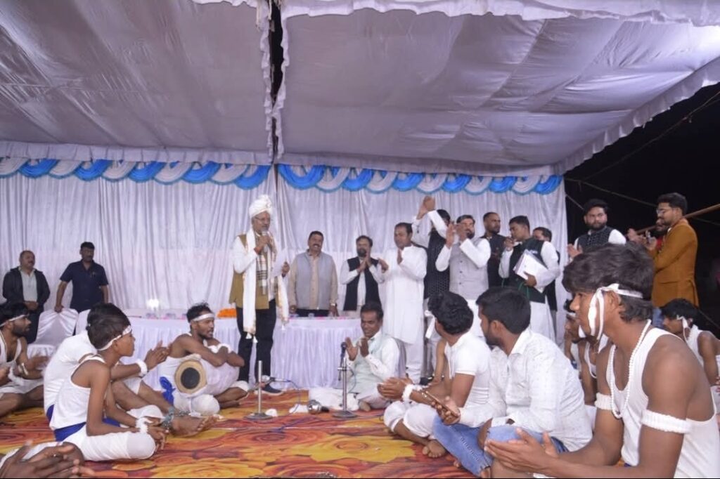 मंदिर हसौद नवागांव में श्रद्धा व उल्लास के साथ मनाई गई परम पूज्य बाबा गुरु घासीदास जी की जयंती पूर्व मंत्री व सांसद बृजमोहन अग्रवाल जी ने किया नमन, समाज के प्रबुद्धजनों से की आत्मीय भेंट