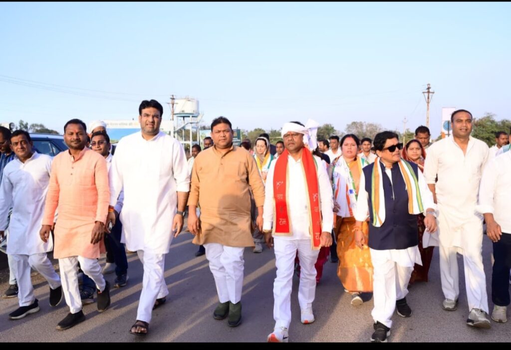 मनरेगा बचाओ संग्राम: पीसीसी अध्यक्ष दीपक बैज के नेतृत्व में चन्द्रखुरी से विधानसभा चौक तक ऐतिहासिक पदयात्रा