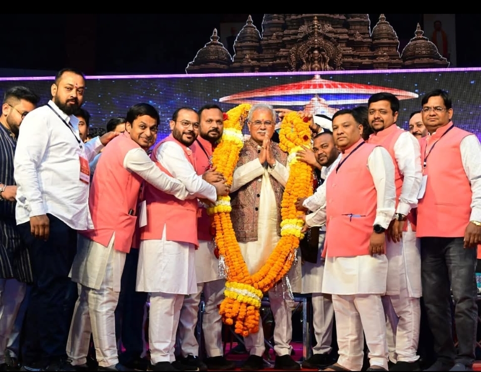 छत्तीसगढ़ी अग्रवाल समाज का अखिल भारतीय कवि सम्मेलन बना यादगार, साहित्य और संस्कृति का भव्य संगम