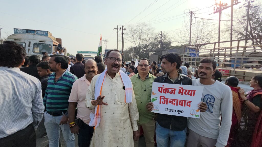 मनरेगा बचाओ संग्राम: बिरगांव में कांग्रेस का एकदिवसीय सांकेतिक धरना व चक्काजाम