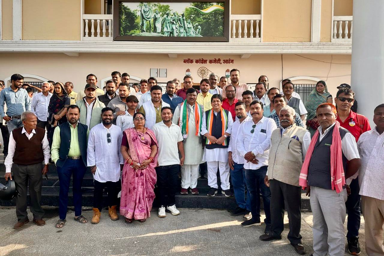 आरंग कांग्रेस की मासिक बैठक सम्पन्न, SIR को लेकर बीएलए को दिए गए दिशा-निर्देशराजीव भवन आरंग में हुई बैठक, पूर्व मंत्री डॉ. शिवकुमार डहरिया व जिला अध्यक्ष पप्पू बंजारे रहे मौजूद