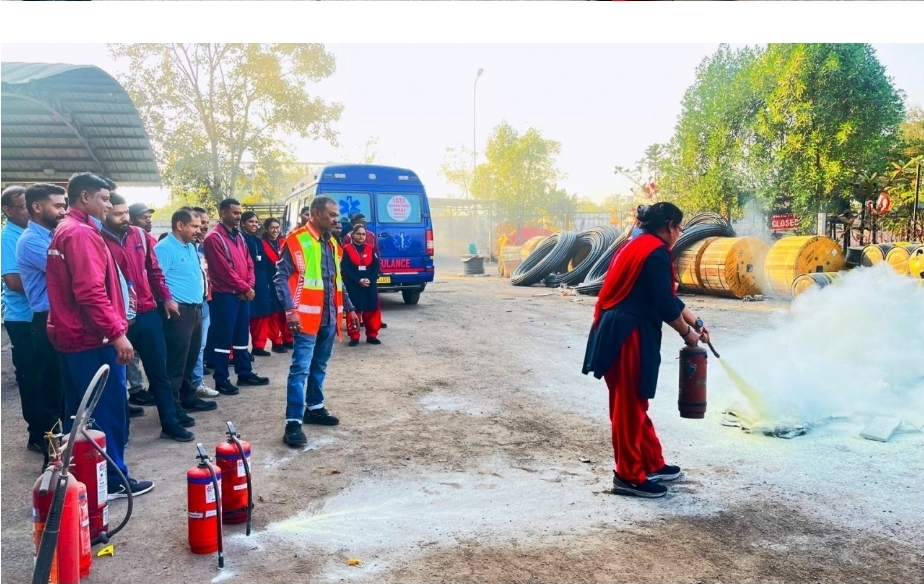 राष्ट्रीय सड़क सुरक्षा माह के तहत एनएच-53 पर मॉक-ड्रिलदुर्घटना व मेडिकल आपात स्थिति से निपटने दिया गया व्यावहारिक प्रशिक्षणसीपीआर व प्राथमिक उपचार का लाइव-डेमो, यात्रियों व चालकों को किया जागरूक