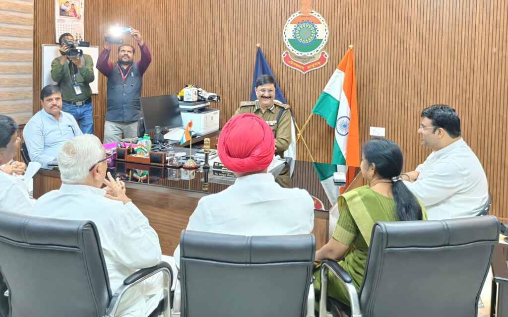 बिगड़ती कानून व्यवस्था को लेकर शहर कांग्रेस का प्रतिनिधिमंडल पुलिस कमिश्नर से मिला, अपराधों पर जताई गंभीर चिंता