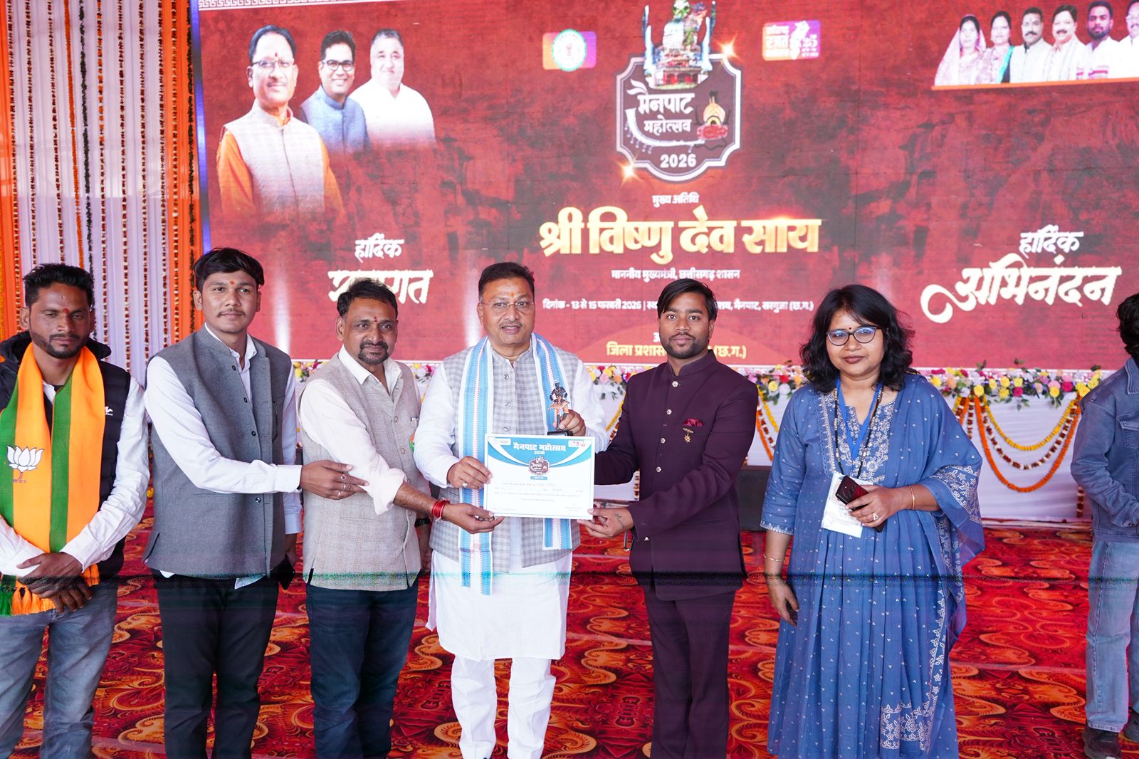 🛑 चौपाल न्यूज इन रायपुर, छत्तीसगढ़🌄 मैनपाट महोत्सव 2026 का भव्य आगाज़ – मुख्यमंत्री विष्णु देव साय ने किया शुभारंभ, गायक आयुष नामदेव की प्रस्तुति ने बांधा समा