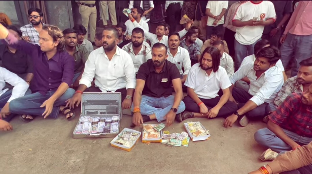 रायपुर ड्रग कंट्रोलर संजय नेताम पर गंभीर आरोप, NSUI का प्रदर्शन आज, 5 लाख नकद देने की प्रतीकात्मक पेशकश