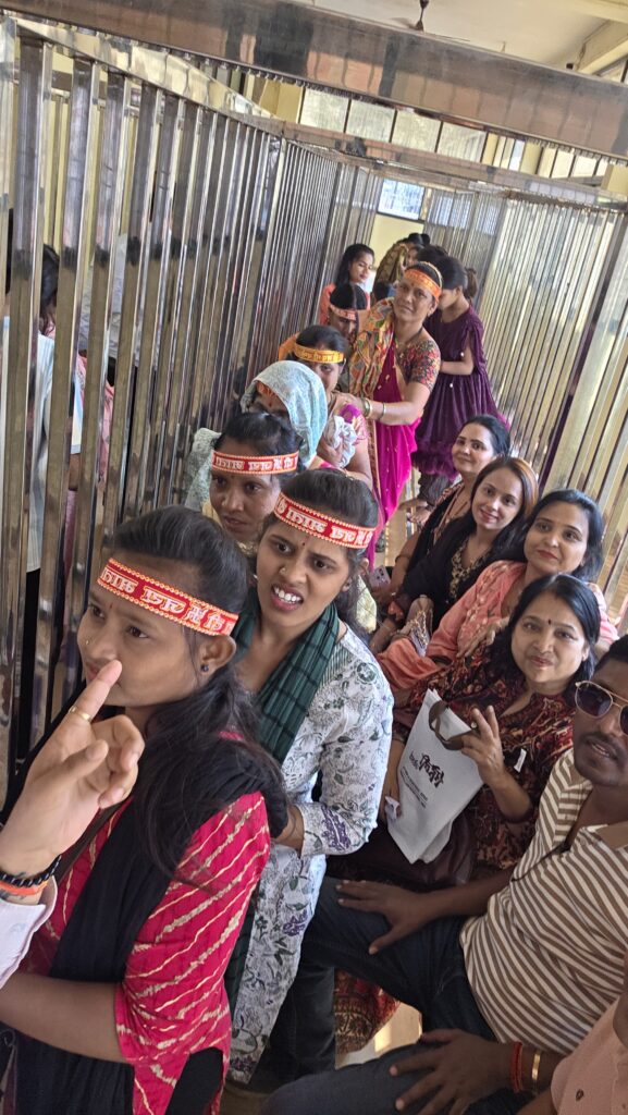 🛕 पावन धरा डोंगरगढ़ में मां बमलेश्वरी का दिव्य दरबार सजा, श्रद्धालुओं का उमड़ा जनसैलाब 🛕