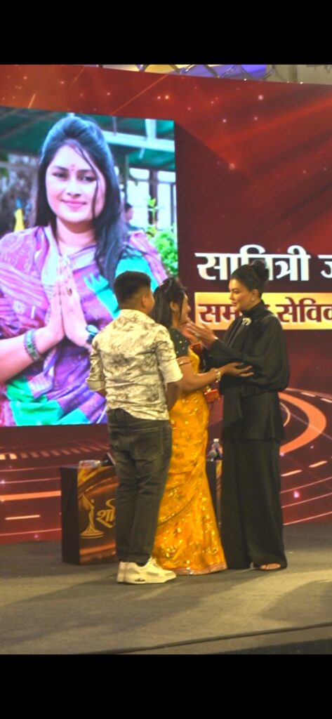 ✨ नारी शक्ति का गौरवमयी “शक्ति सम्मान” ✨🌟 सुष्मिता सेन के हाथों सावित्री जगत सम्मानित, 30 सशक्त महिलाओं को मिला गौरव