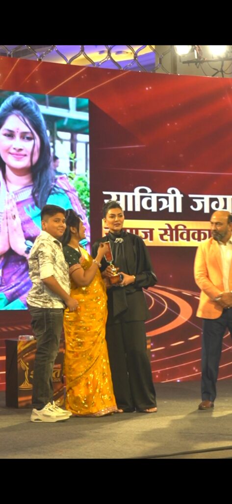 ✨ नारी शक्ति का गौरवमयी “शक्ति सम्मान” ✨🌟 सुष्मिता सेन के हाथों सावित्री जगत सम्मानित, 30 सशक्त महिलाओं को मिला गौरव