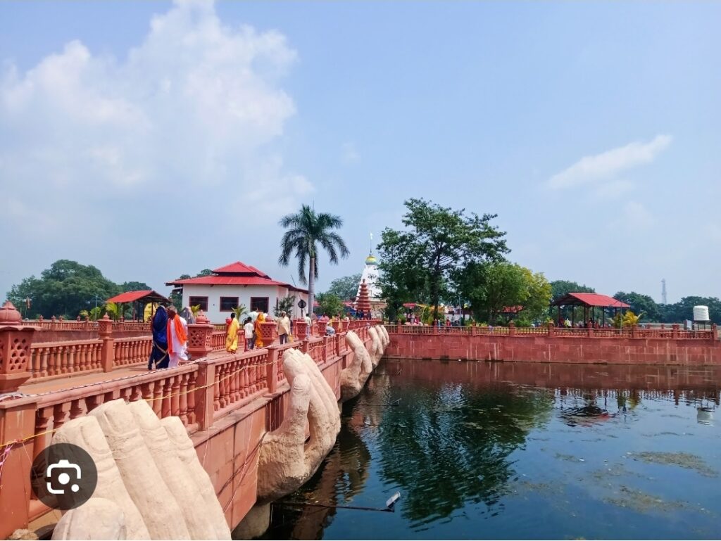 🔴 रायपुर: मुख्यमंत्री विष्णुदेव साय ने चंदखुरी में माता कौशल्या मंदिर में किए दर्शन, प्रदेश की खुशहाली के लिए मांगी प्रार्थना