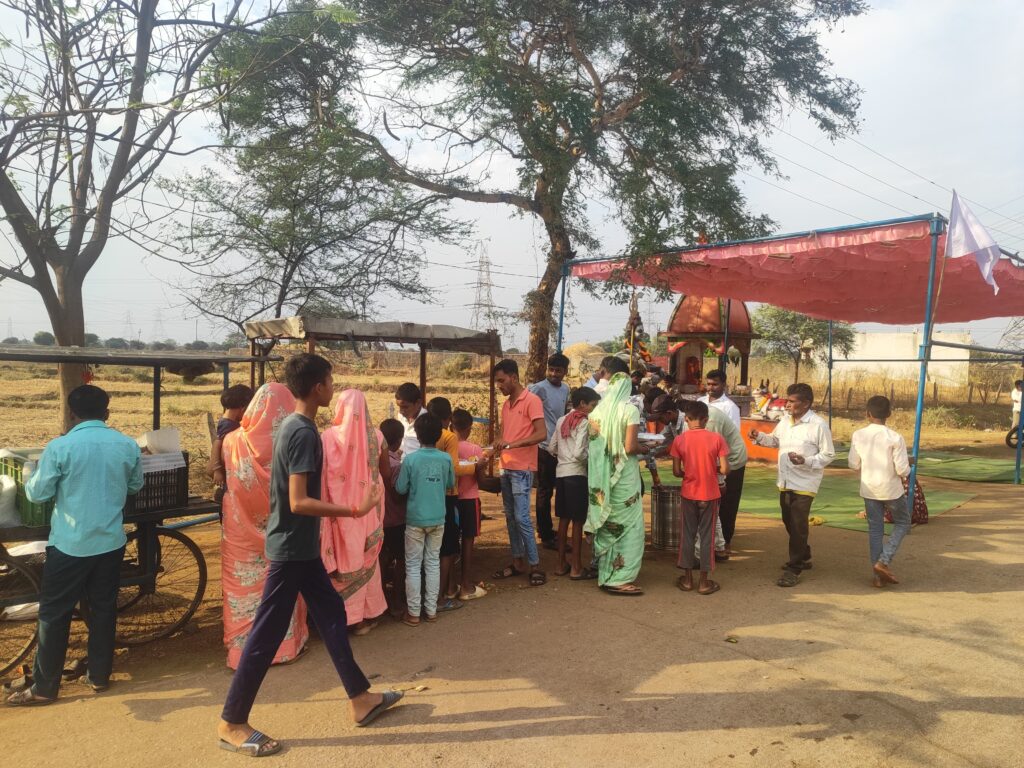 🚩 भक्ति में डूबा ग्राम कुकेरा: हनुमान जन्म महोत्सव ने जगाई आस्था की अलख 🚩