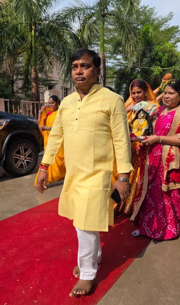 🛕 रायपुर के श्री राम मंदिर में भक्ति का महासागर: प्रथम दिवस पर भव्य कलश यात्रा व श्रीमद् भागवत कथा का शुभारंभ