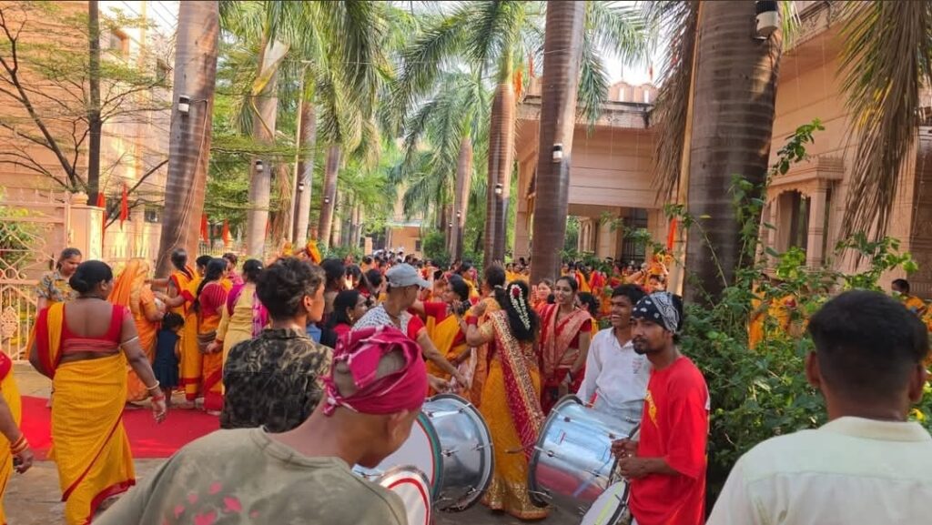 🛕 रायपुर के श्री राम मंदिर में भक्ति का महासागर: प्रथम दिवस पर भव्य कलश यात्रा व श्रीमद् भागवत कथा का शुभारंभ