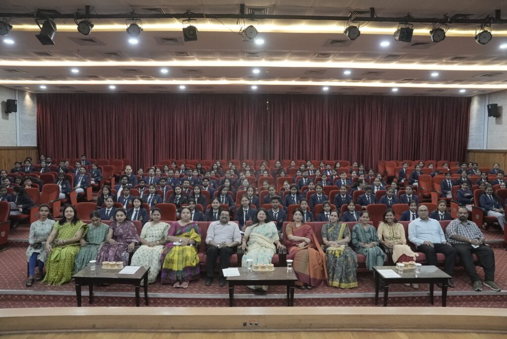 🟠 बच्चों का चरित्र निर्माण ही राष्ट्र निर्माण की आधारशिला — डॉ. वर्णिका शर्मा