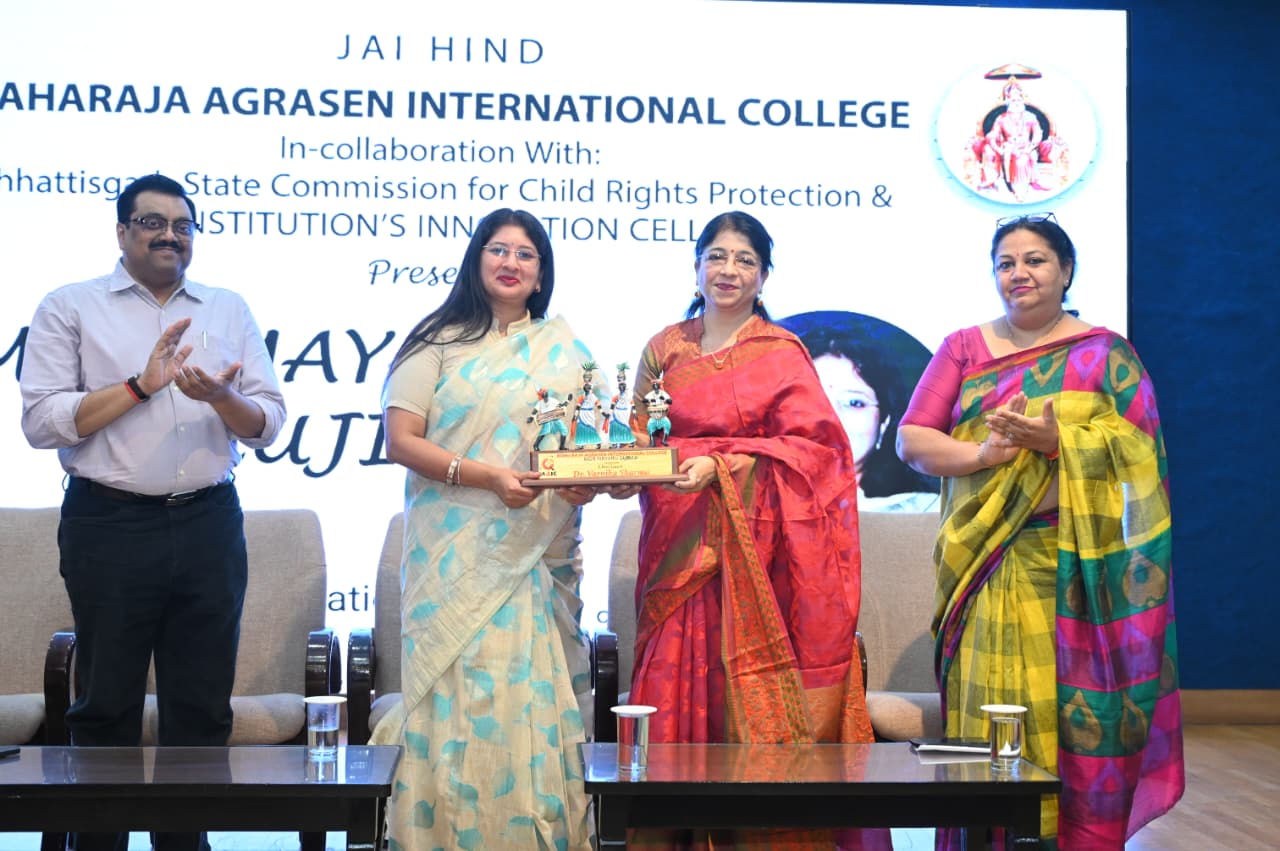 🟠 बच्चों का चरित्र निर्माण ही राष्ट्र निर्माण की आधारशिला — डॉ. वर्णिका शर्मा