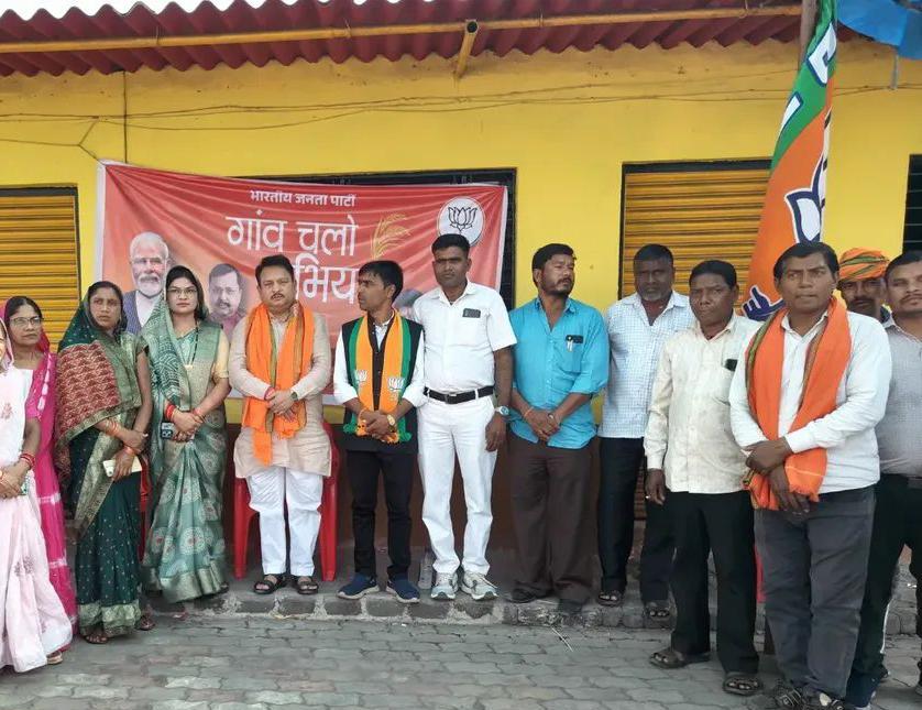 🟠 गाँव-गाँव पहुँची भाजपा: जिला मंत्री जागृति बंजारे के नेतृत्व में ‘गांव चलो अभियान’ हुआ सफल