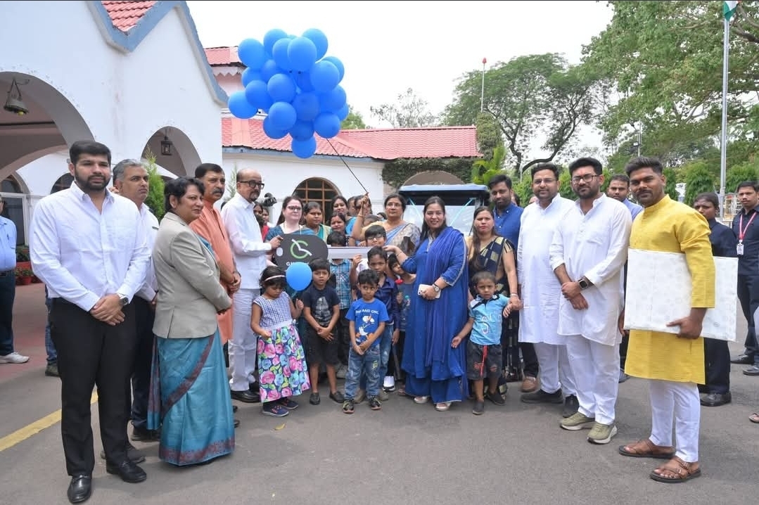 विश्व ऑटिज़्म जागरूकता दिवस : रायपुर में राज्यपाल की अनूठी पहल, कोपल वाणी के विशेष बच्चों को ई-रिक्शा सौगात