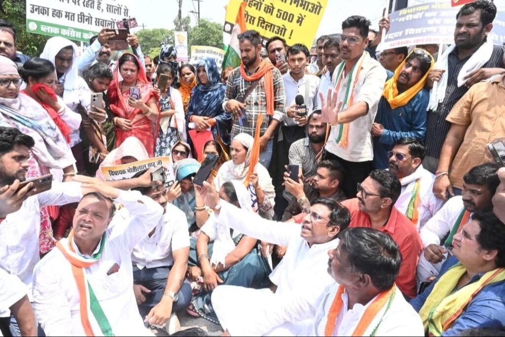 चौपाल न्यूज | रायपुर ग्रामीण के बिरगांव में कांग्रेस का ‘सुशासन तिहार’ के खिलाफ प्रदर्शन, जनसमस्याओं को लेकर निगम आयुक्त को सौंपा ज्ञापन