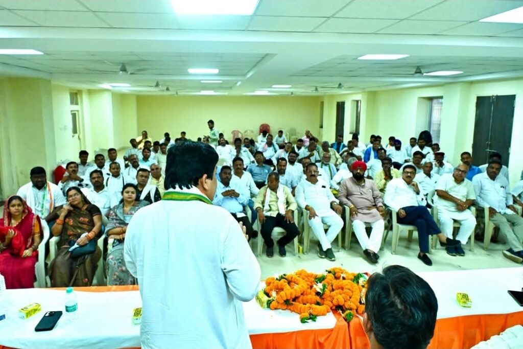 जिला कांग्रेस रायपुर ग्रामीण की महत्वपूर्ण बैठक संपन्न: भाजपा सरकार की विफलताओं को जन-जन तक पहुंचाने का आह्वान