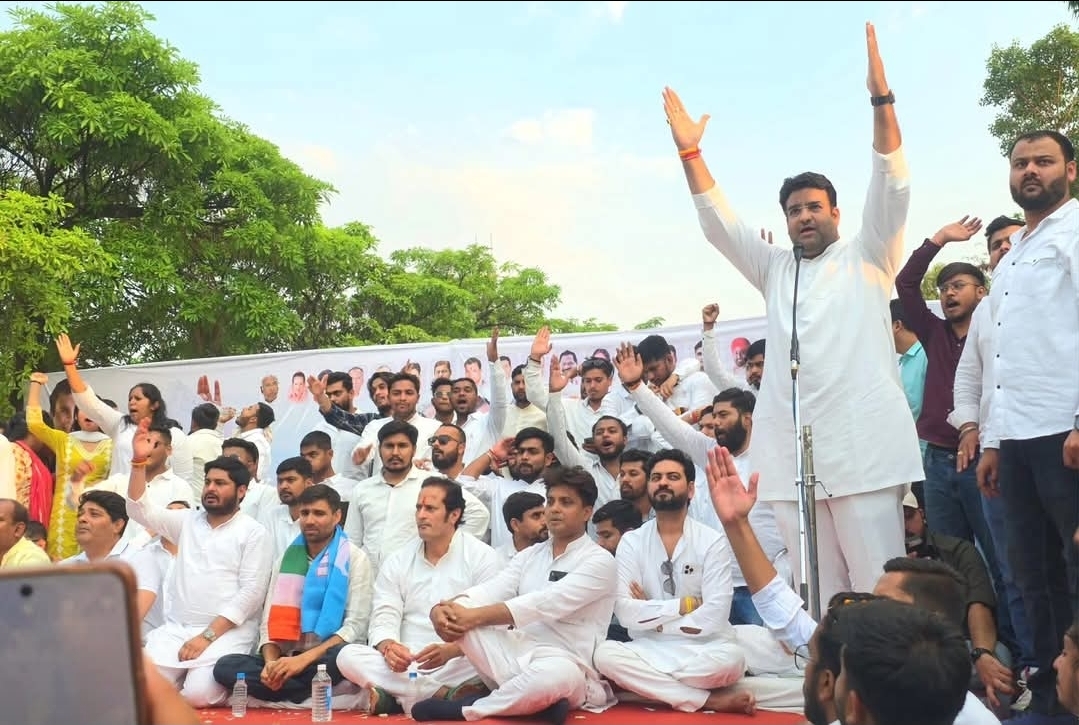 छात्रसंघ चुनाव बहाली को लेकर NSUI का मुख्यमंत्री निवास घेराव