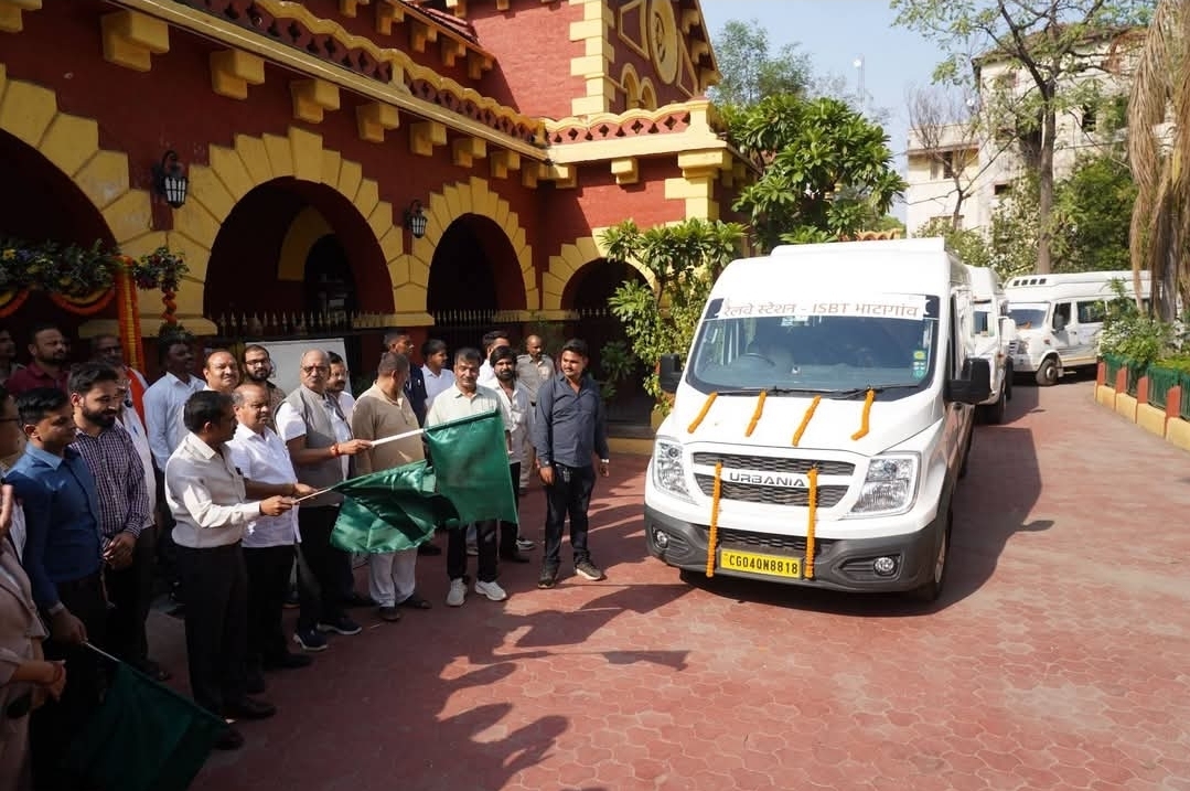 रायपुर में आधुनिक सार्वजनिक परिवहन की नई शुरुआत: सांसद बृजमोहन अग्रवाल ने माइक्रो बस सेवा का किया शुभारंभ