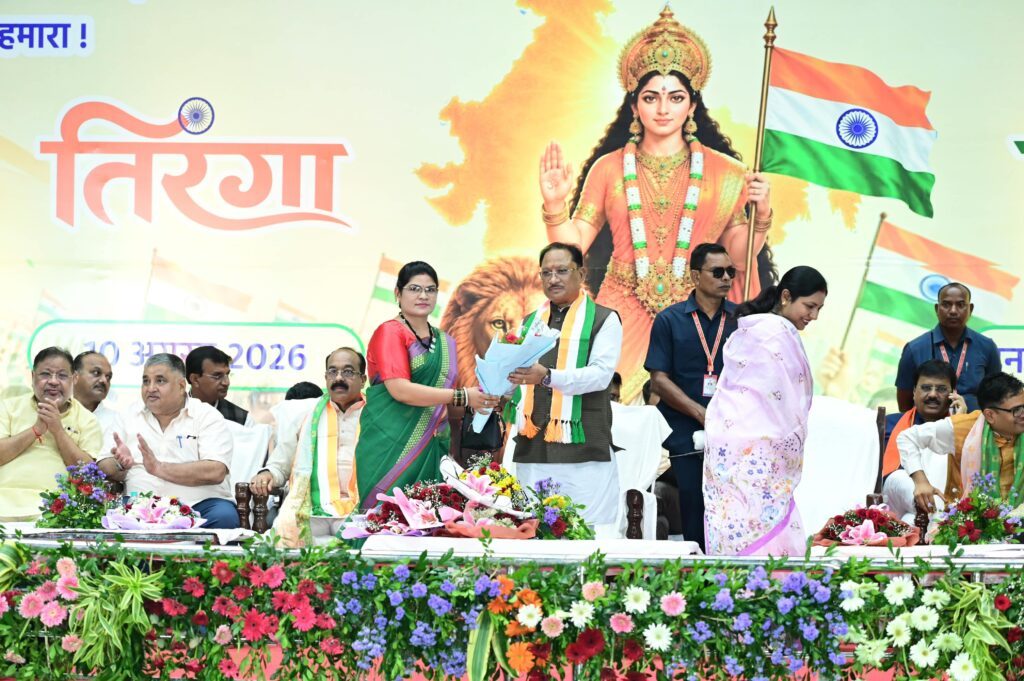 🇮🇳 रायपुर तिरंगे के रंग में रंगा, मुख्यमंत्री विष्णु देव साय ने हाथ में तिरंगा थामकर किया भव्य तिरंगा यात्रा का नेतृत्व