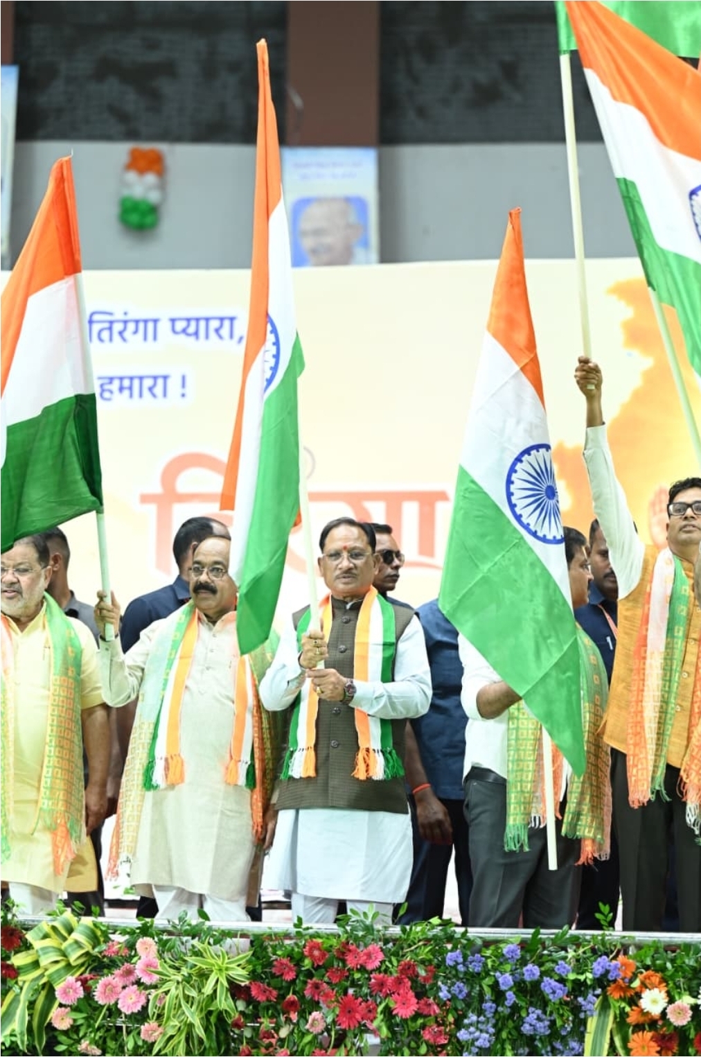 🇮🇳 रायपुर तिरंगे के रंग में रंगा, मुख्यमंत्री विष्णु देव साय ने हाथ में तिरंगा थामकर किया भव्य तिरंगा यात्रा का नेतृत्व