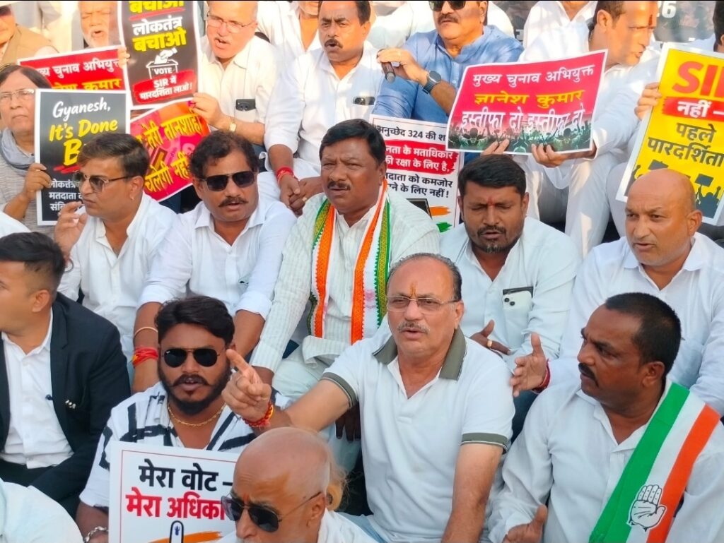 🖤 लोकतंत्र के काला दिवस पर इंडिया गठबंधन का मशाल जुलूस