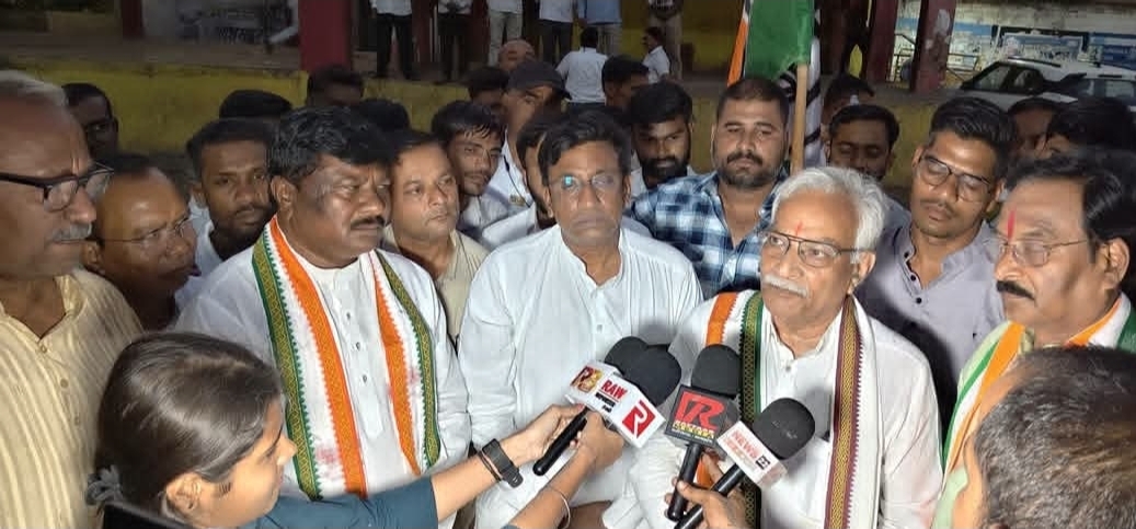 बीरगांव में कांग्रेस का जोरदार प्रदर्शन: ‘वोट चोर गद्दी छोड़’ के नारों से गूंजा क्षेत्र, मुख्य निर्वाचन आयुक्त के इस्तीफे की मांग